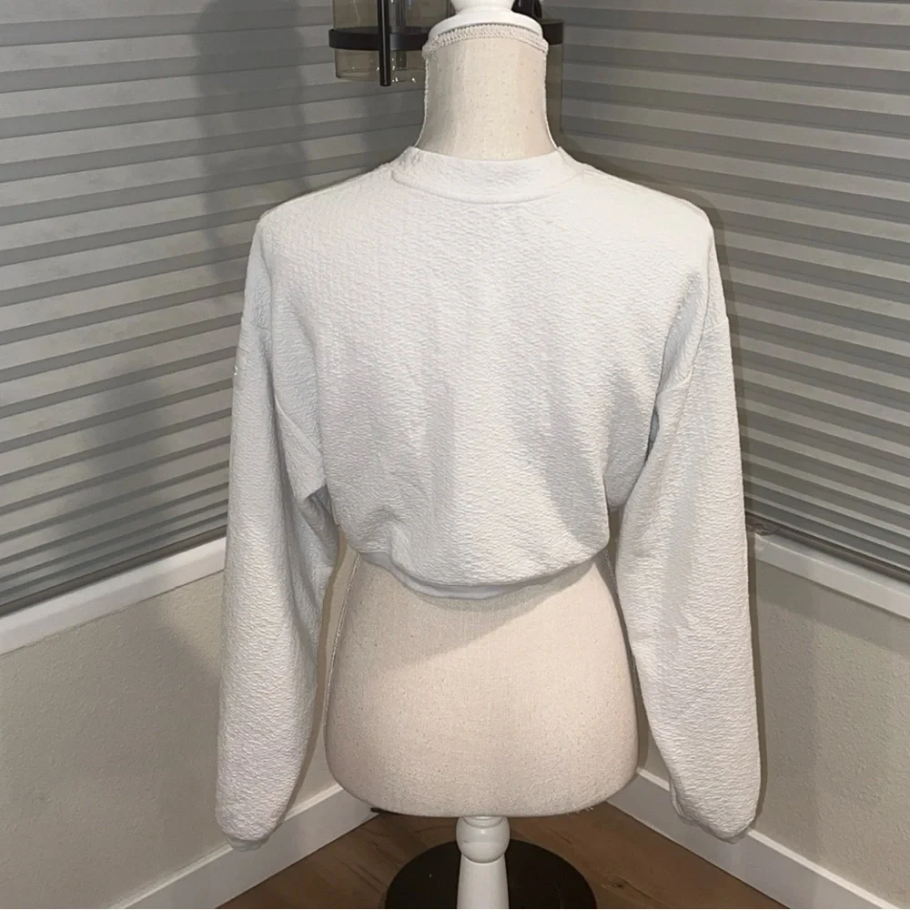 ALO YOGA Women's Cream Cropped Sweatshirt